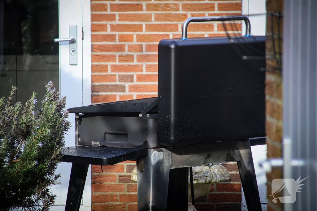 Brandweer ingezet na steekvlam in gas barbecue