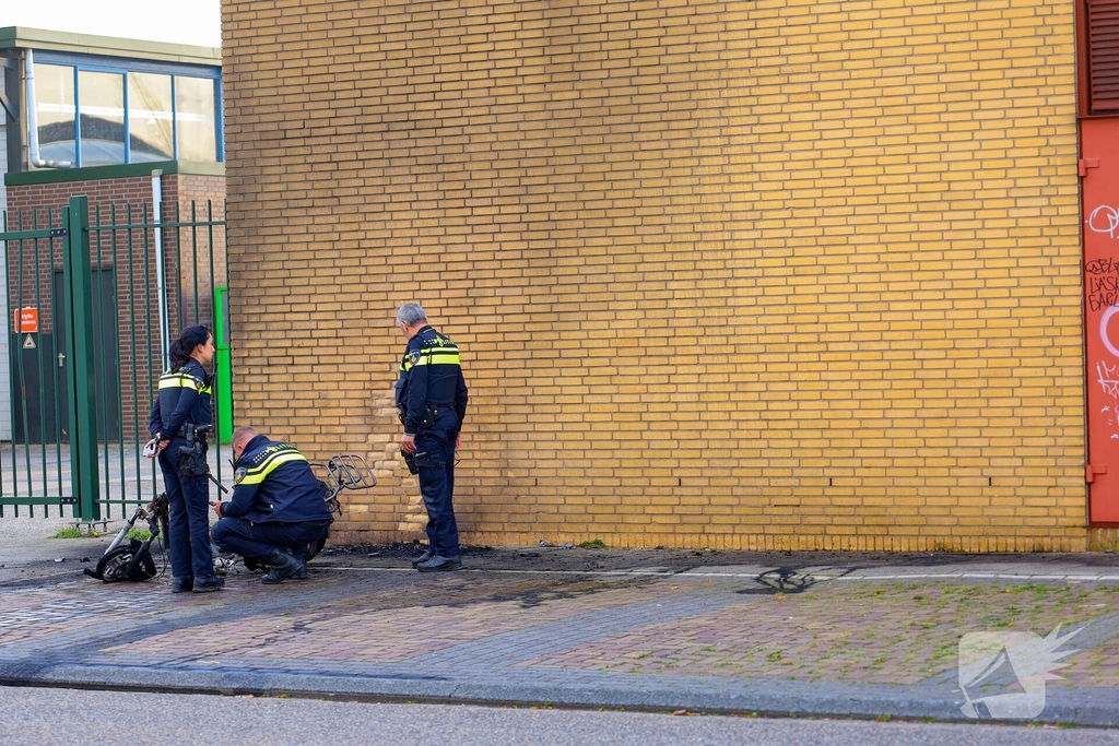 Scooterbrand verwoest gevel van netbeheerder