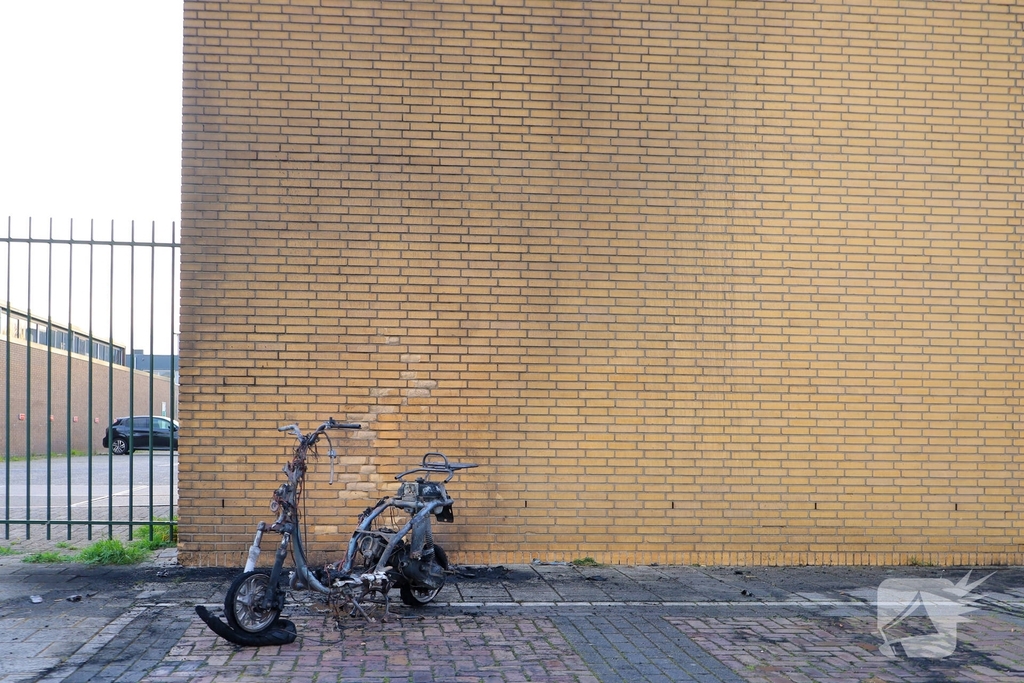 Scooterbrand verwoest gevel van netbeheerder