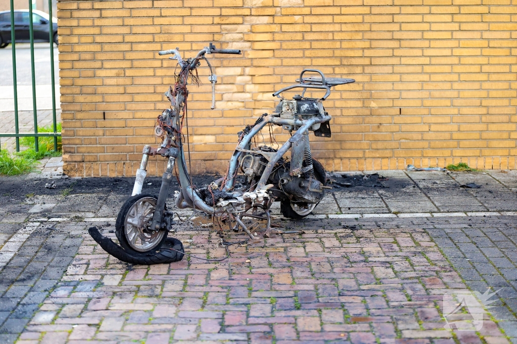 Scooterbrand verwoest gevel van netbeheerder