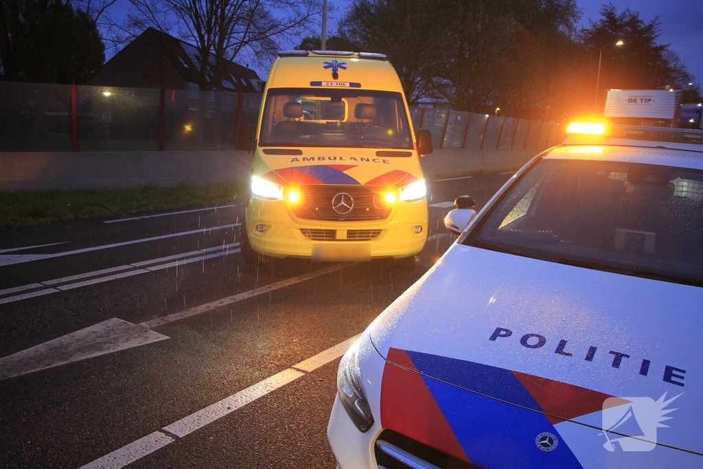 Botsing tussen twee auto's leidt tot flinke schade