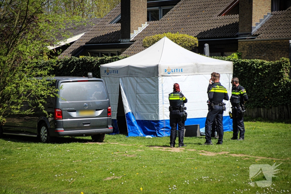 Overleden persoon aangetroffen in sloot