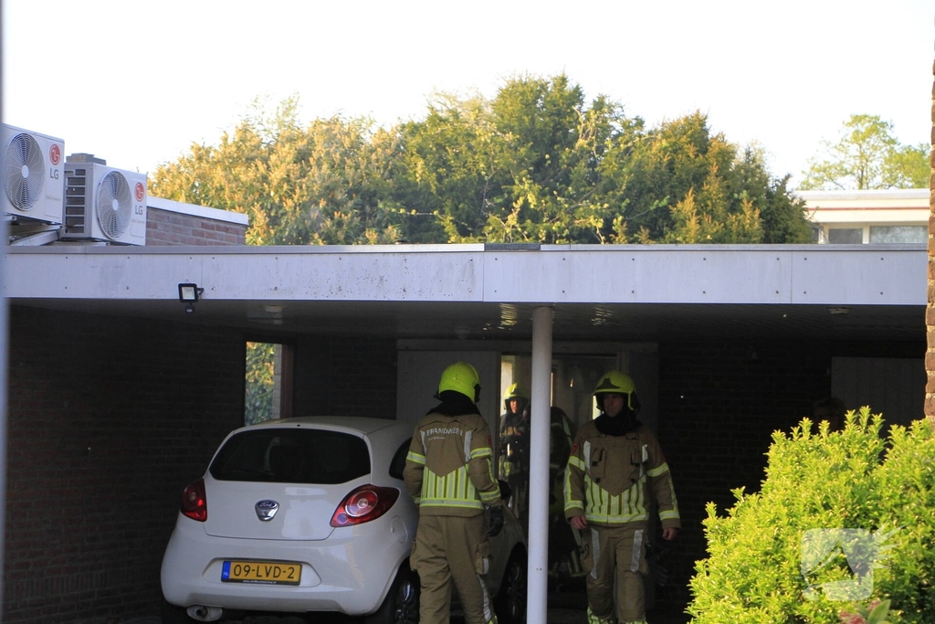 Buitenbrand in Weert zorgt voor schade aan garage