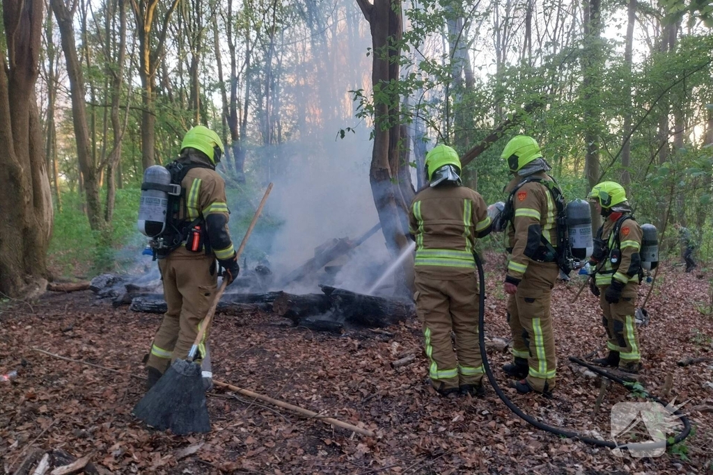 Brand in bosschages op eiland geblust door brandweer