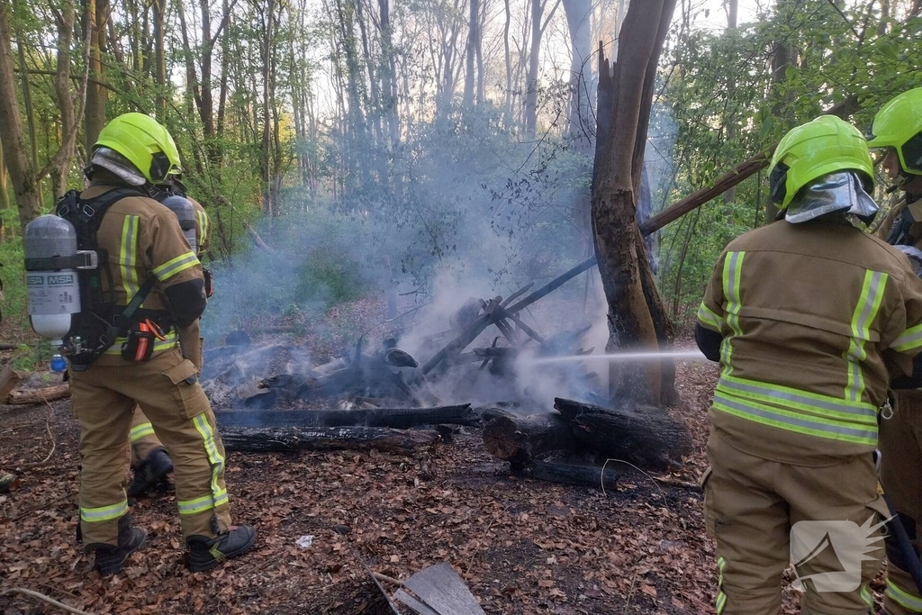 Brand in bosschages op eiland geblust door brandweer