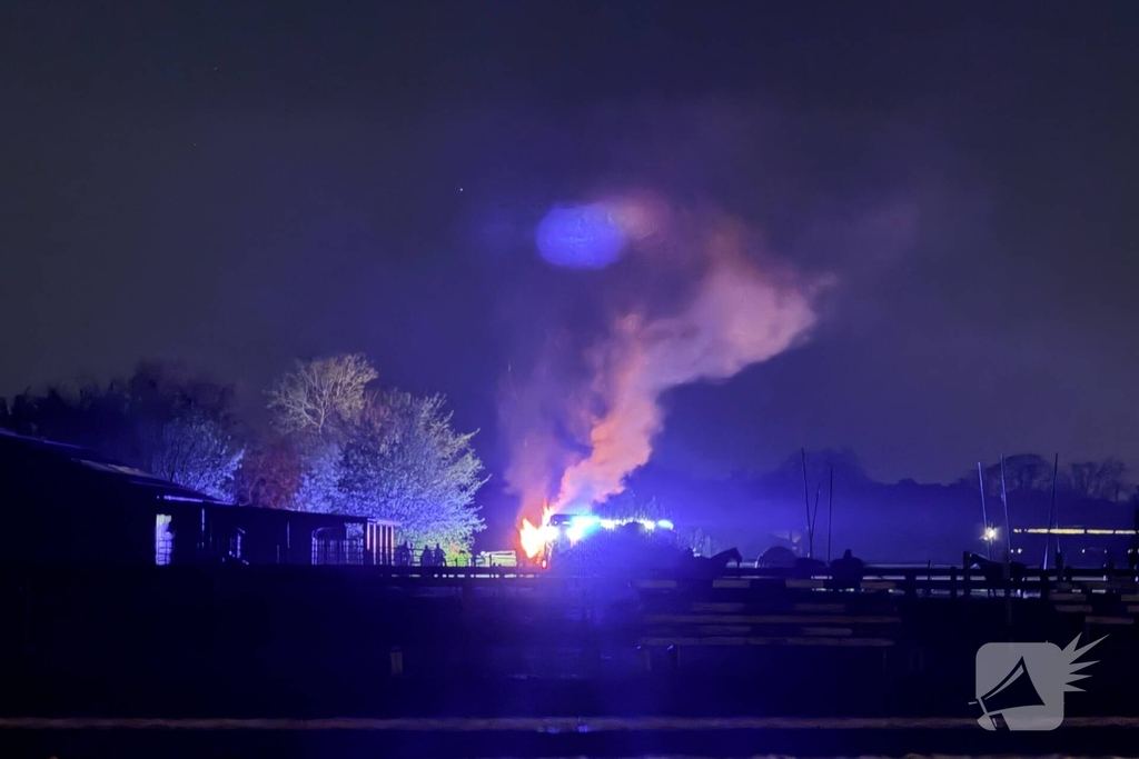Brand achter paardenmanege geblust
