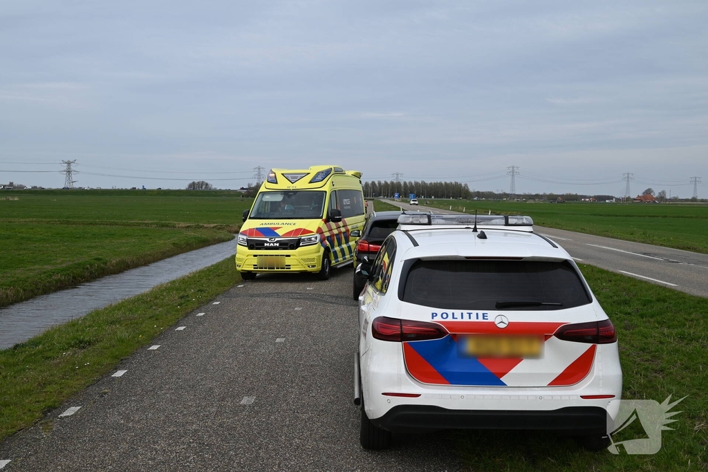 Persoon met spoed naar ziekenhuis nadat duofiets te water raakt
