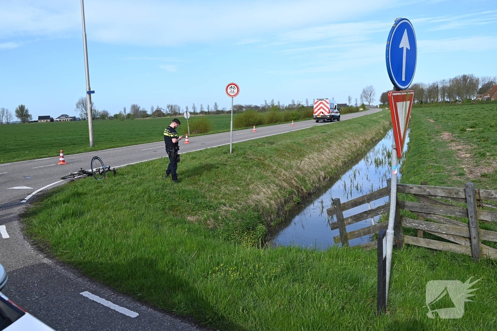Wielrenner met spoed naar ziekenhuis na botsing