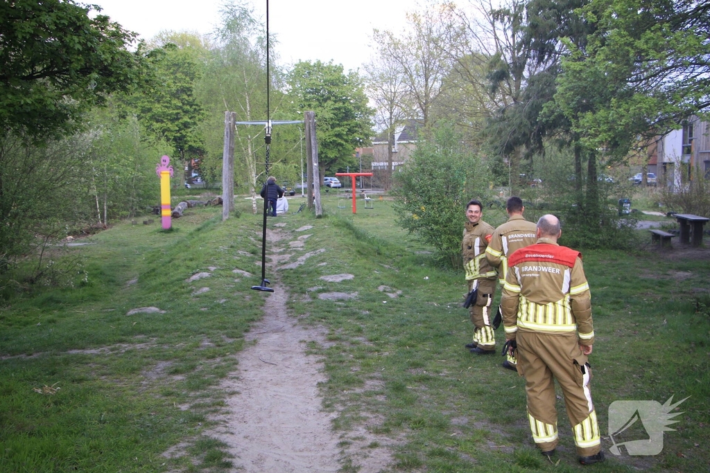 Jeugd ontdekt brand en schakelt hulpdiensten in