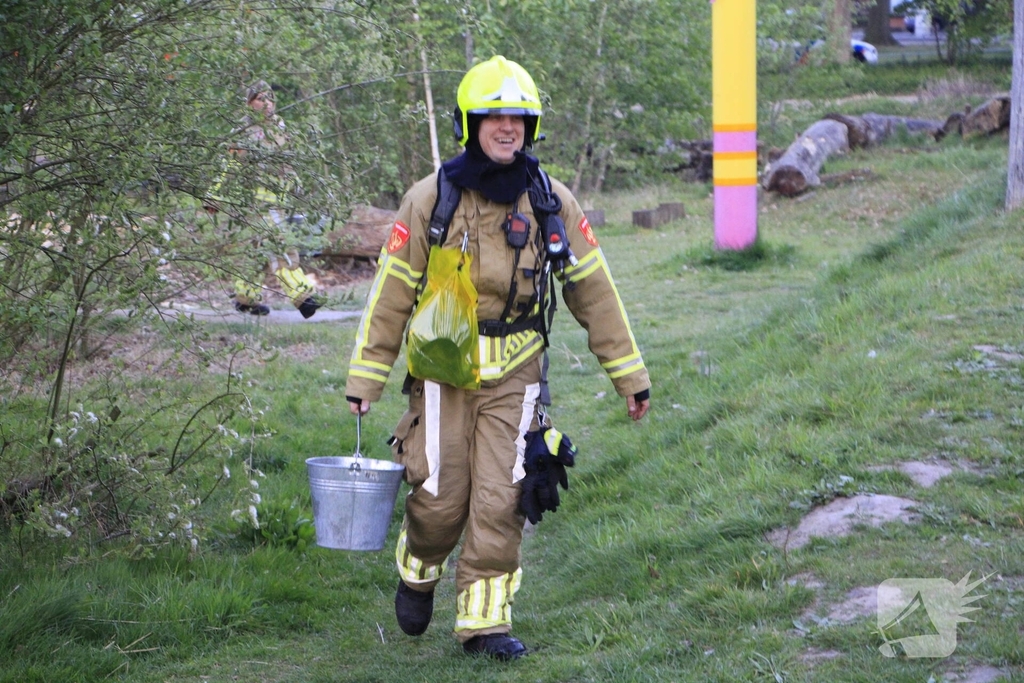 Jeugd ontdekt brand en schakelt hulpdiensten in