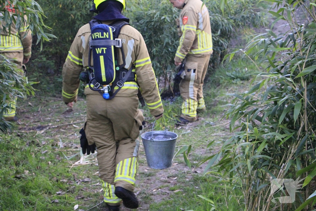 Jeugd ontdekt brand en schakelt hulpdiensten in