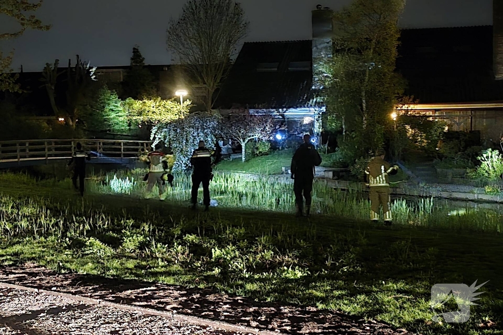 Duikers te water na aantreffen fiets langs waterkant