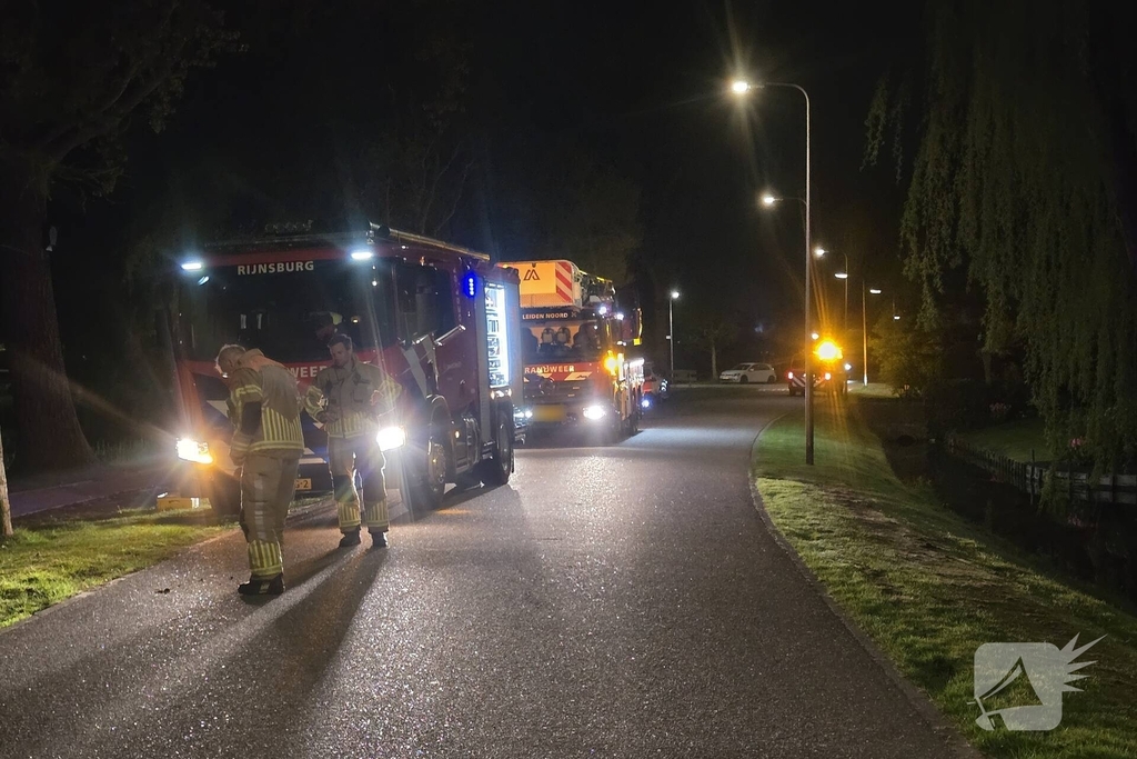 Duikers te water na aantreffen fiets langs waterkant