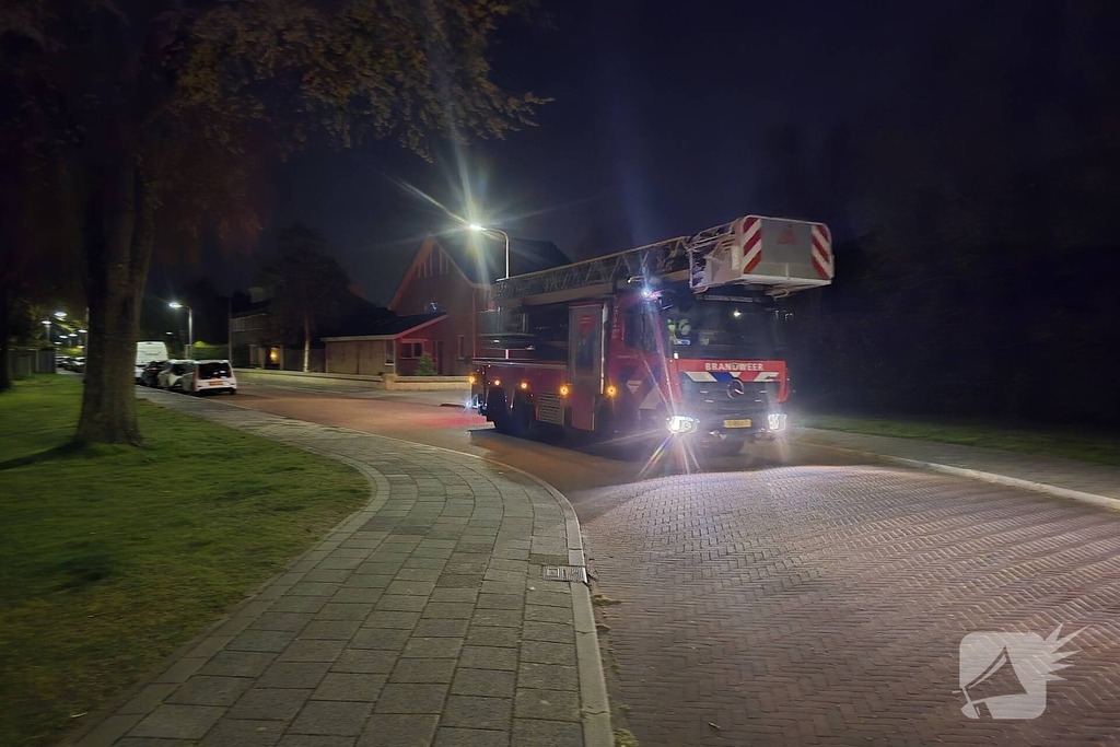 Duikers te water na aantreffen fiets langs waterkant