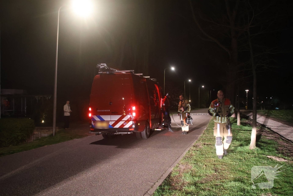 Duikers te water na aantreffen fiets langs waterkant