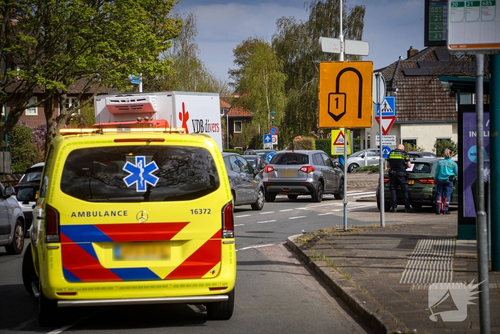 Kop-staartaanrijding tussen twee auto's