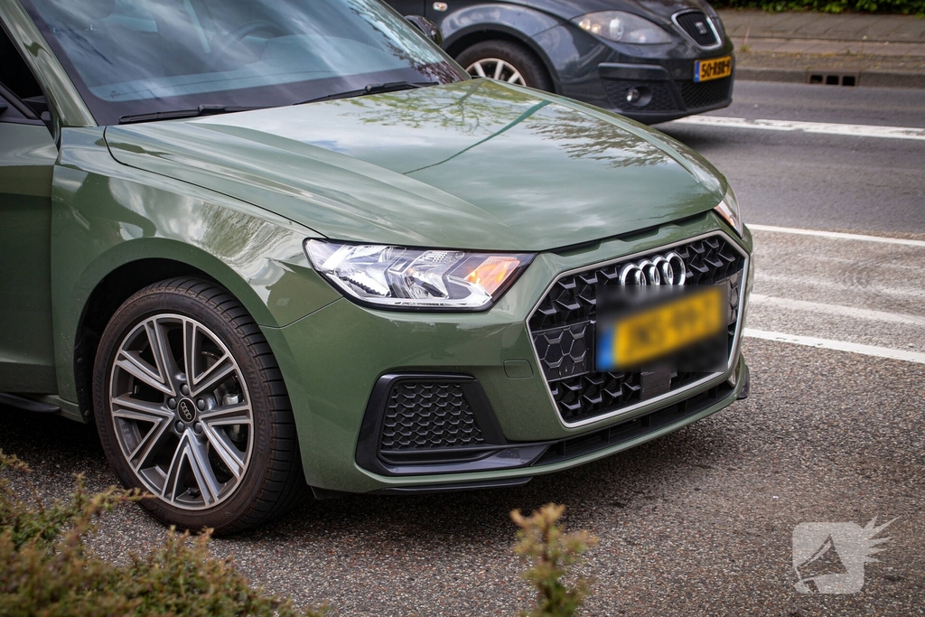 Kop-staartaanrijding tussen twee auto's