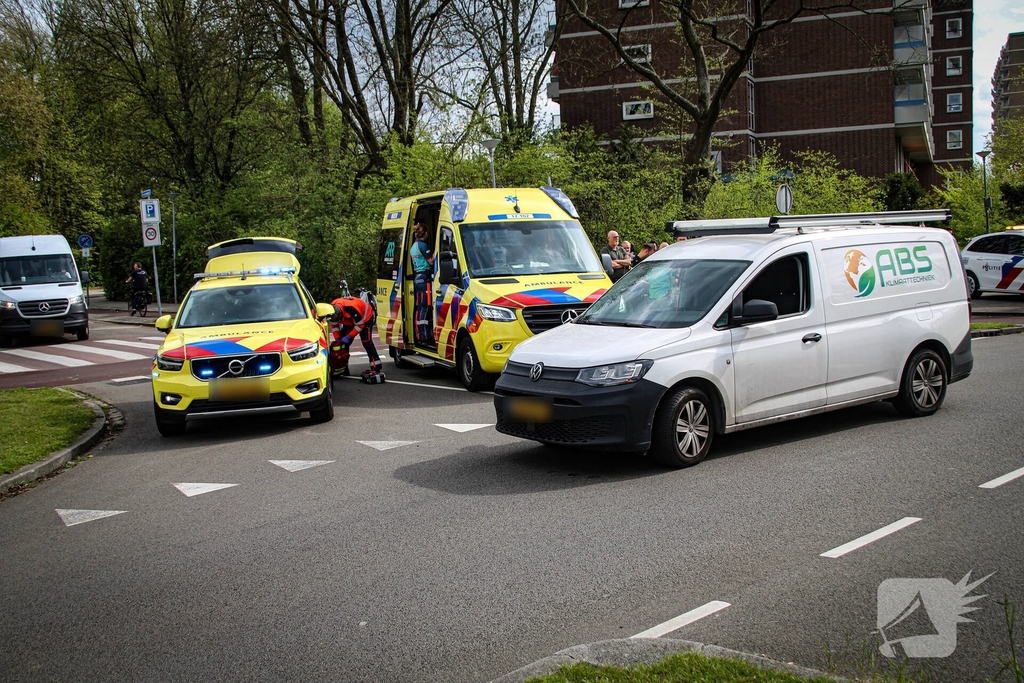 Zware aanrijding tussen fietser en busje