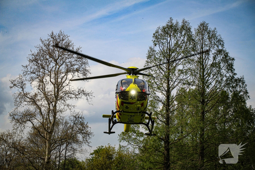 Zware aanrijding tussen fietser en busje