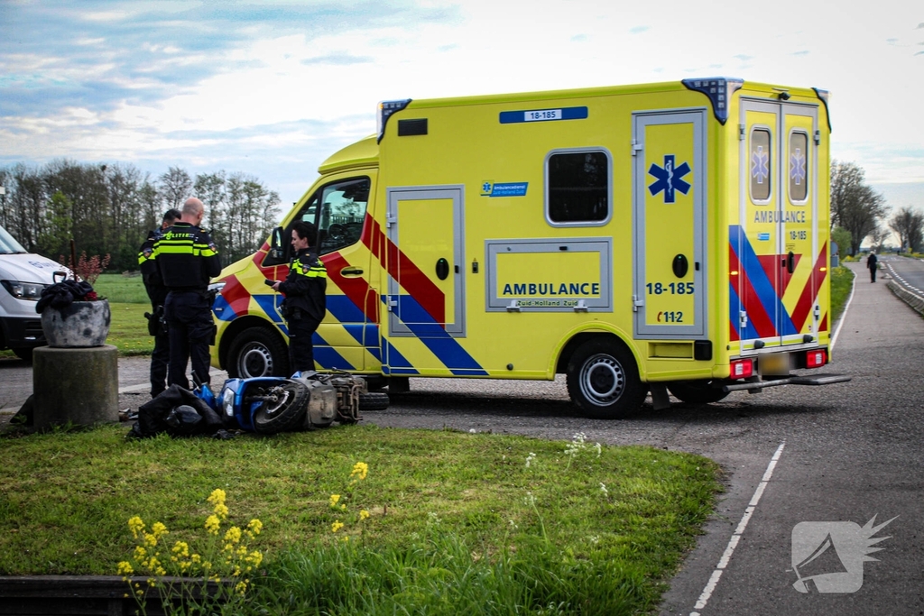 Scooterrijder komt ten val in ongeval