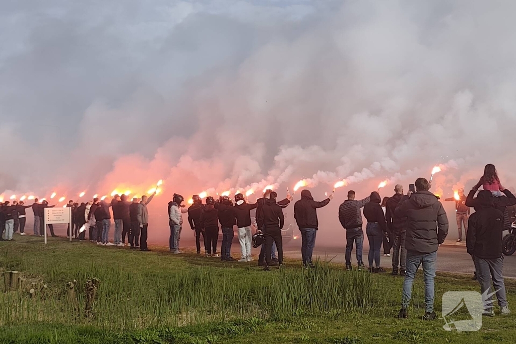 Uitvaart motorrijder trekt veel bezoekers