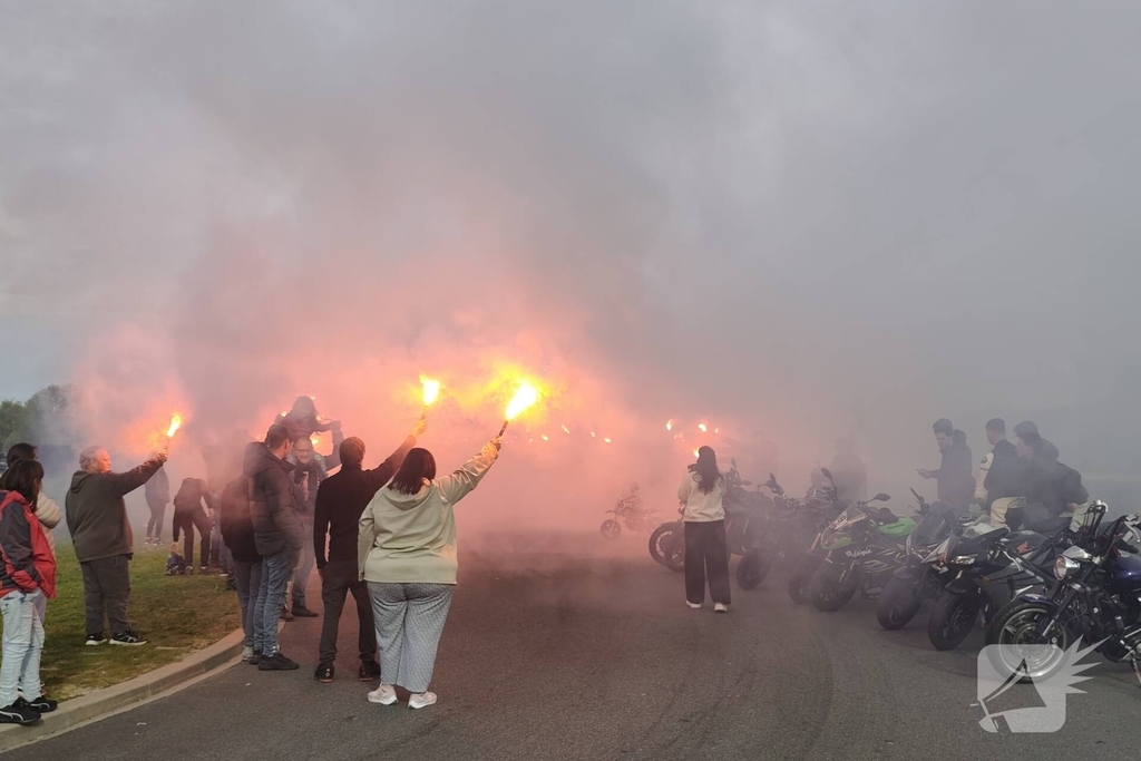 Uitvaart motorrijder trekt veel bezoekers