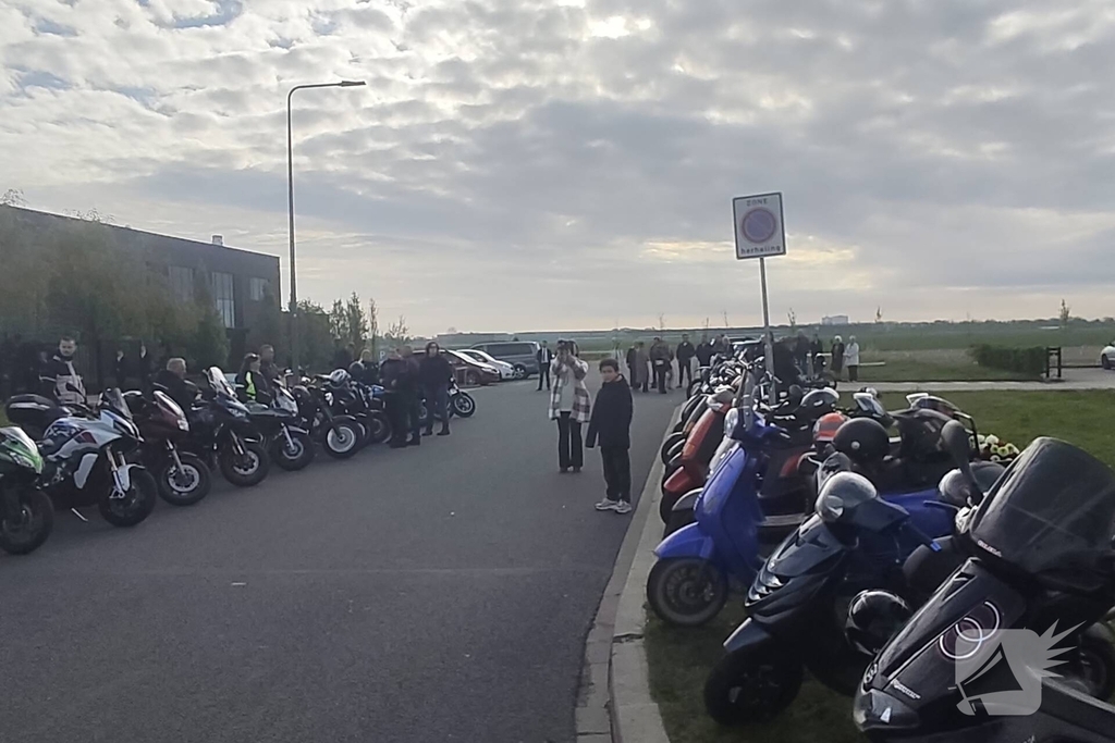 Uitvaart motorrijder trekt veel bezoekers