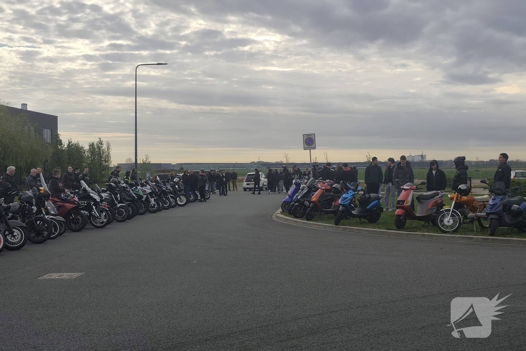 Uitvaart motorrijder trekt veel bezoekers