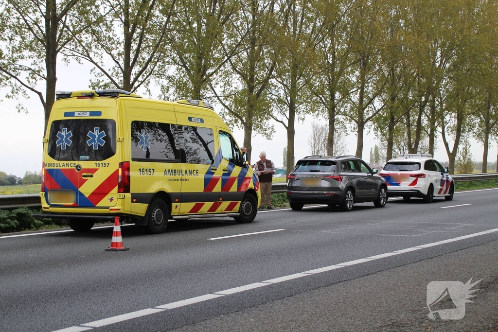Aanrijding tussen motor en auto leidt tot hulpverlening