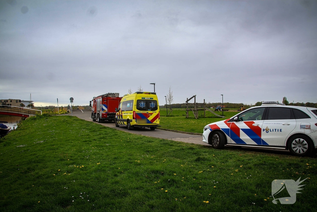 Te water geraakte scootmobiel door omstanders ontdekt