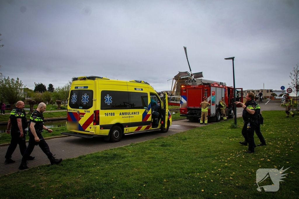 Te water geraakte scootmobiel door omstanders ontdekt