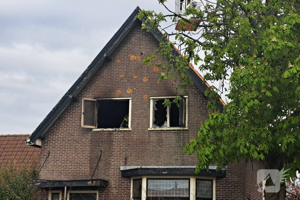 Brand verwoest bovenverdieping woning