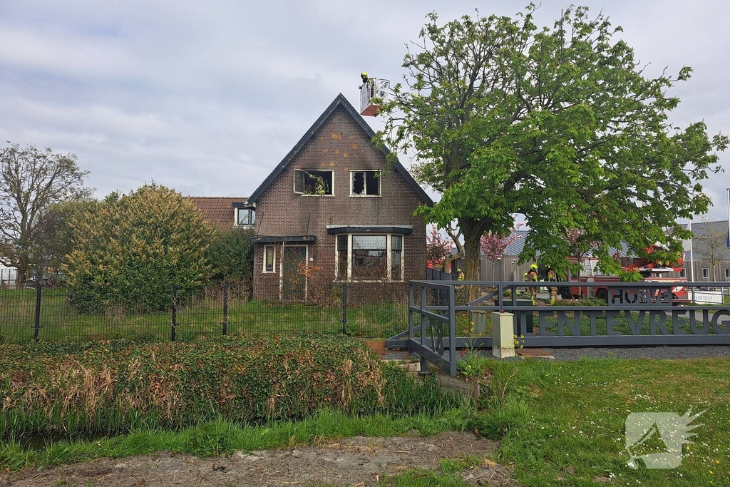 Brand verwoest bovenverdieping woning