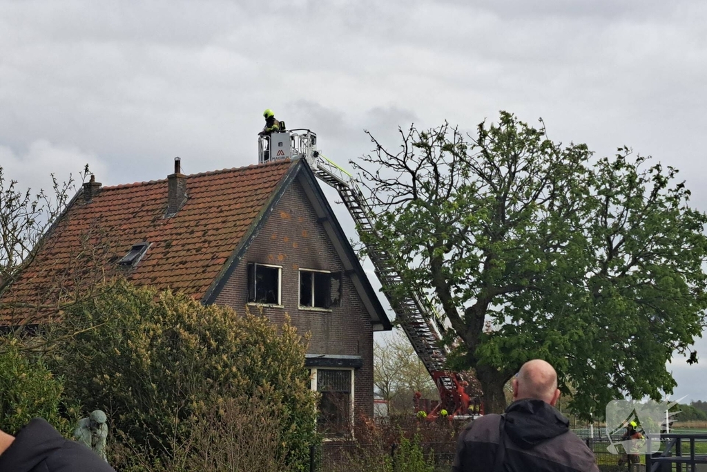 Brand verwoest bovenverdieping woning