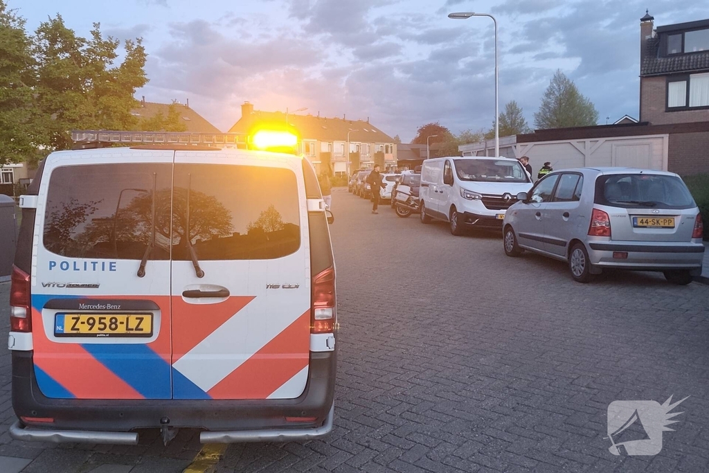 Dader op de vlucht na steekpartij