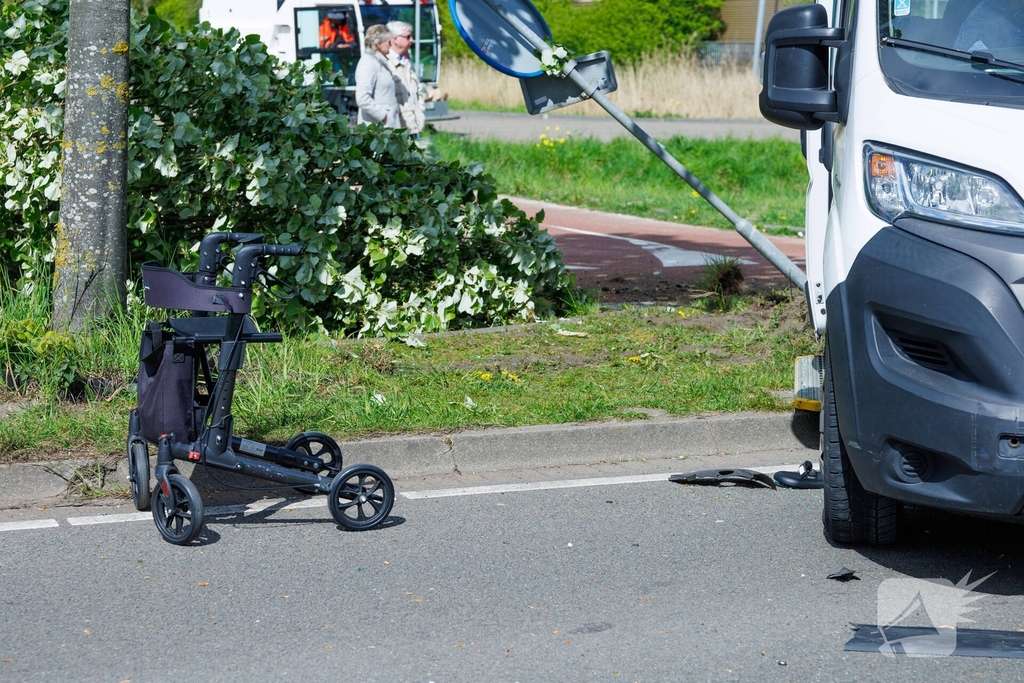 Zwaar ongeval met drie auto's zorgt voor ambulance-inzet