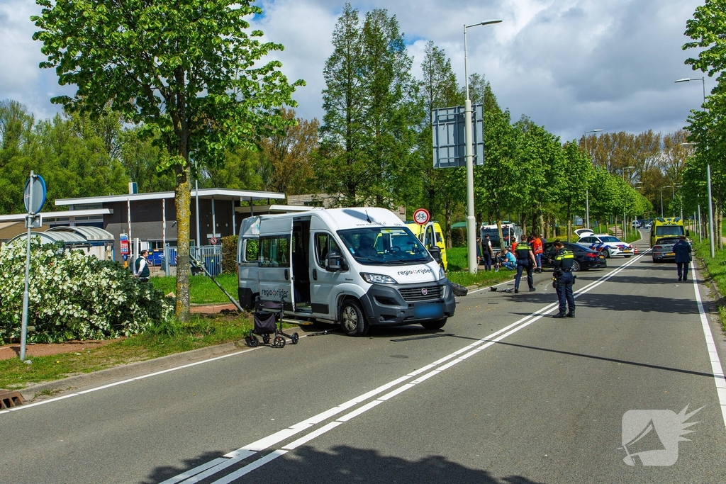 Zwaar ongeval met drie auto's zorgt voor ambulance-inzet