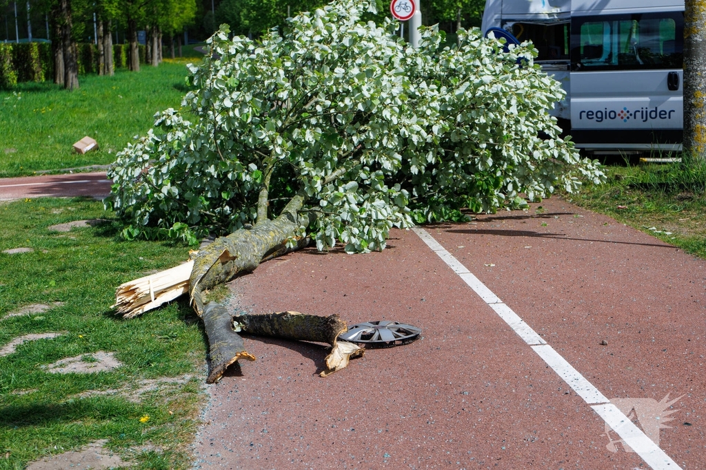 Zwaar ongeval met drie auto's zorgt voor ambulance-inzet