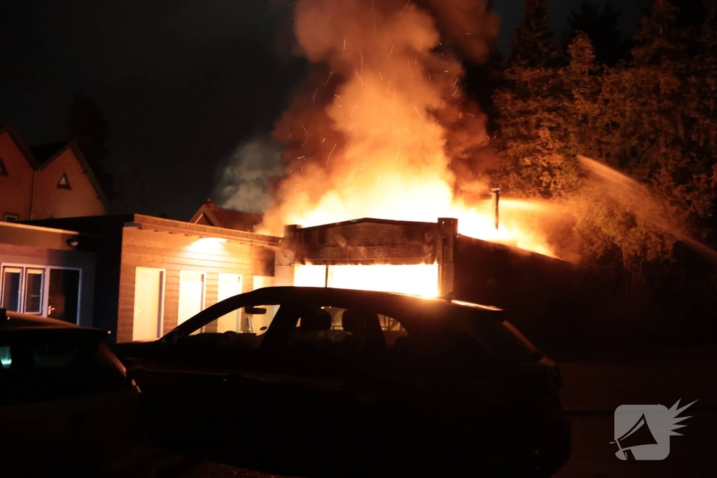 Grote brand verwoest opslagschuur