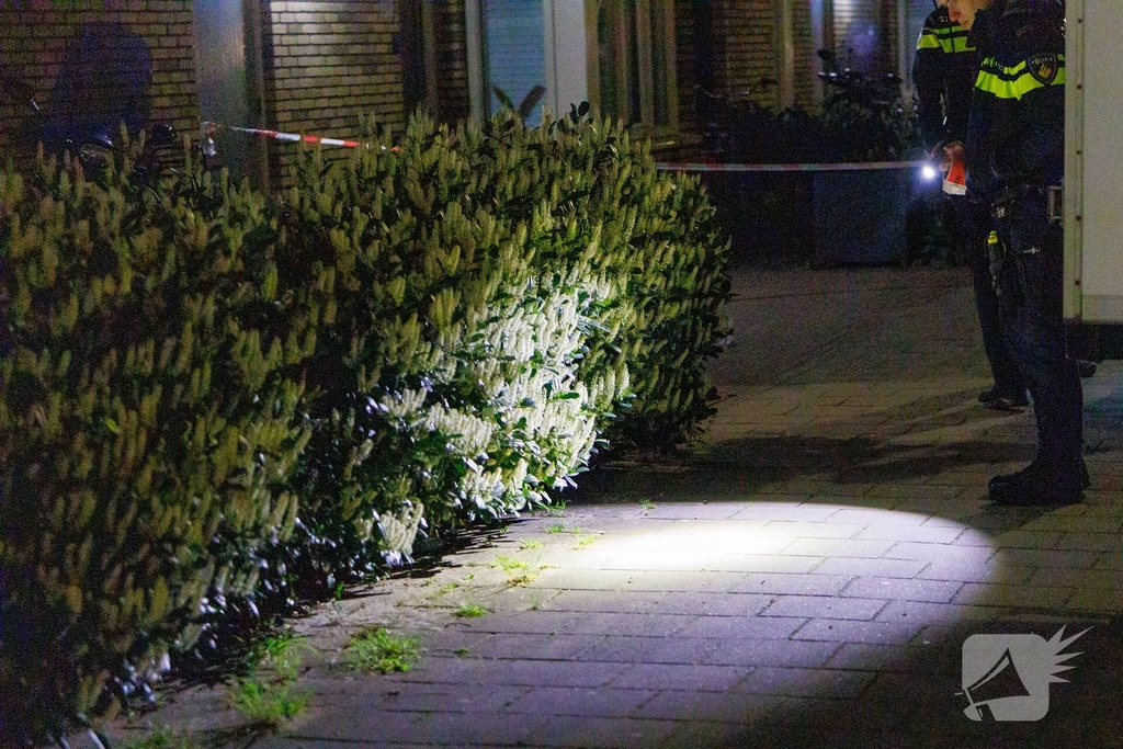 Explosief zorgt voor brand bij woning