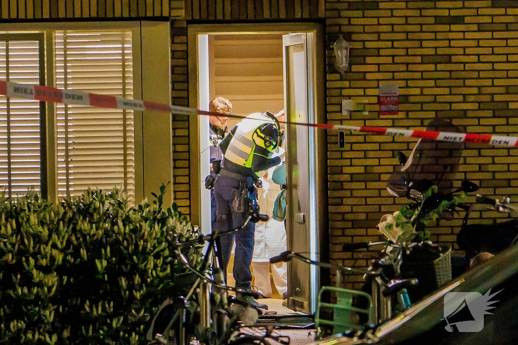 Explosief zorgt voor brand bij woning