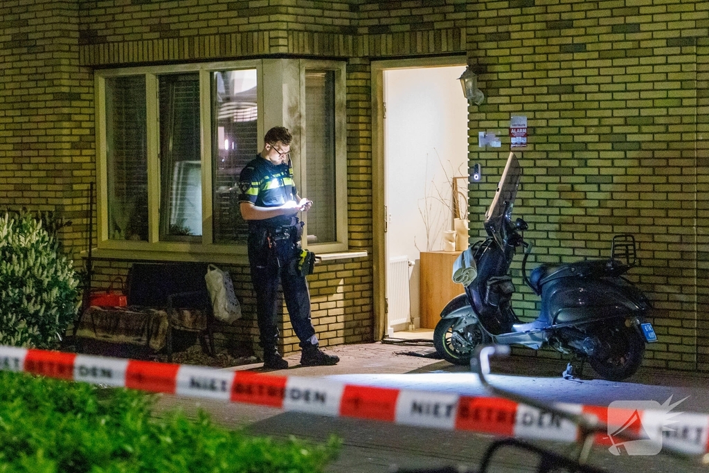 Explosief zorgt voor brand bij woning