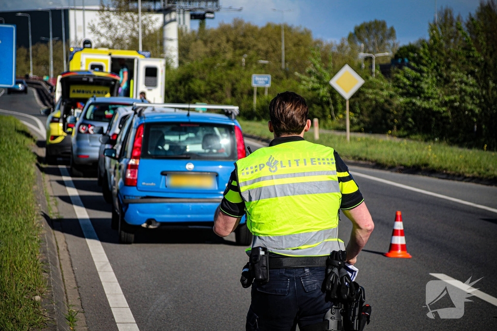 Kettingbotsing na ongeval tussen lijnbus en vrachtwagentje