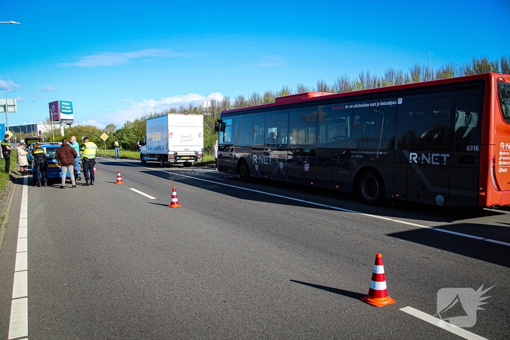 Kettingbotsing na ongeval tussen lijnbus en vrachtwagentje
