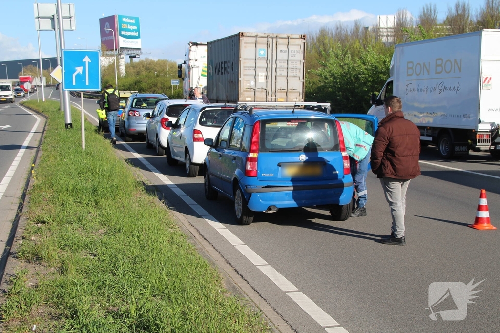 Kettingbotsing na ongeval tussen lijnbus en vrachtwagentje