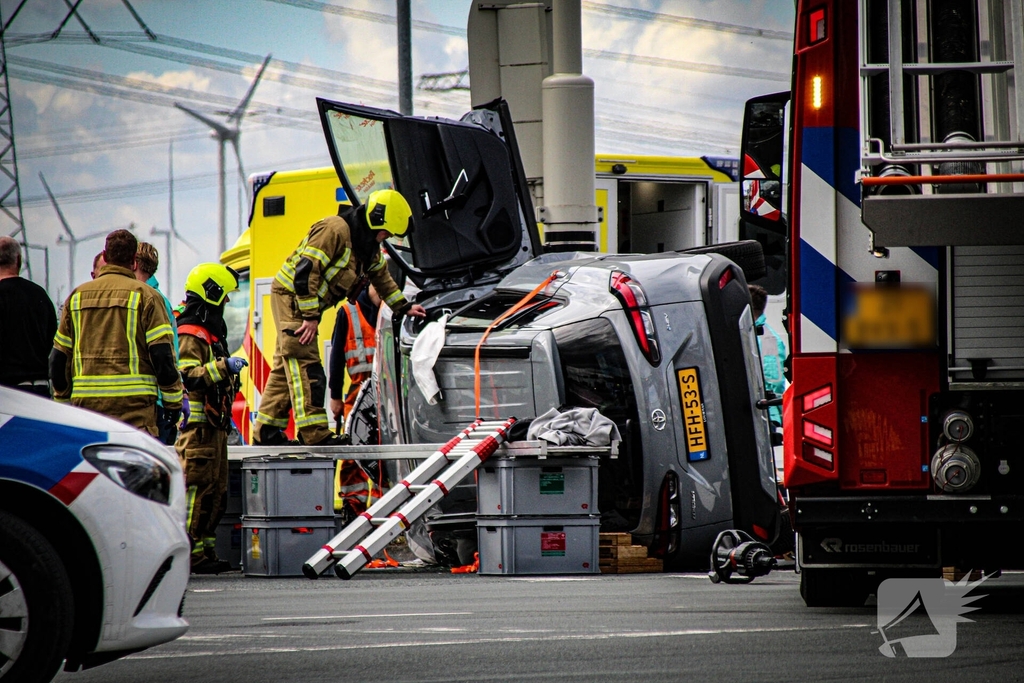 Zware aanrijding met meerdere voertuigen en beknelling