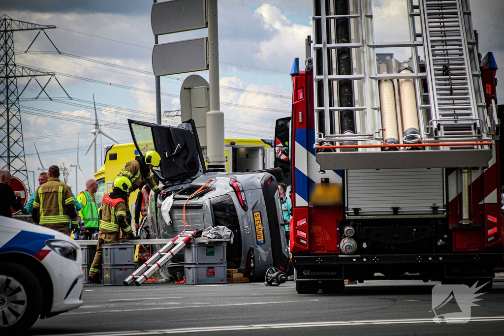 Zware aanrijding met meerdere voertuigen en beknelling