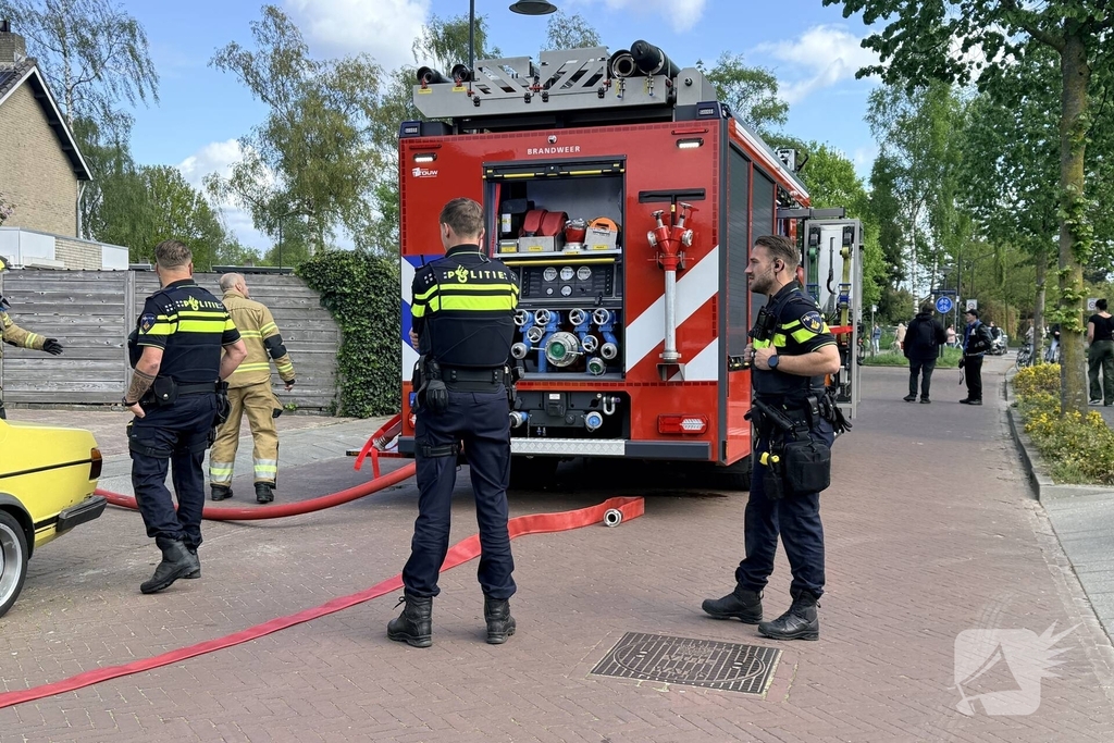 Buitenbrand slaat over naar schuurtje