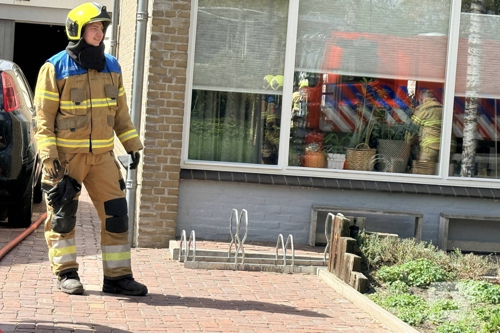Buitenbrand slaat over naar schuurtje