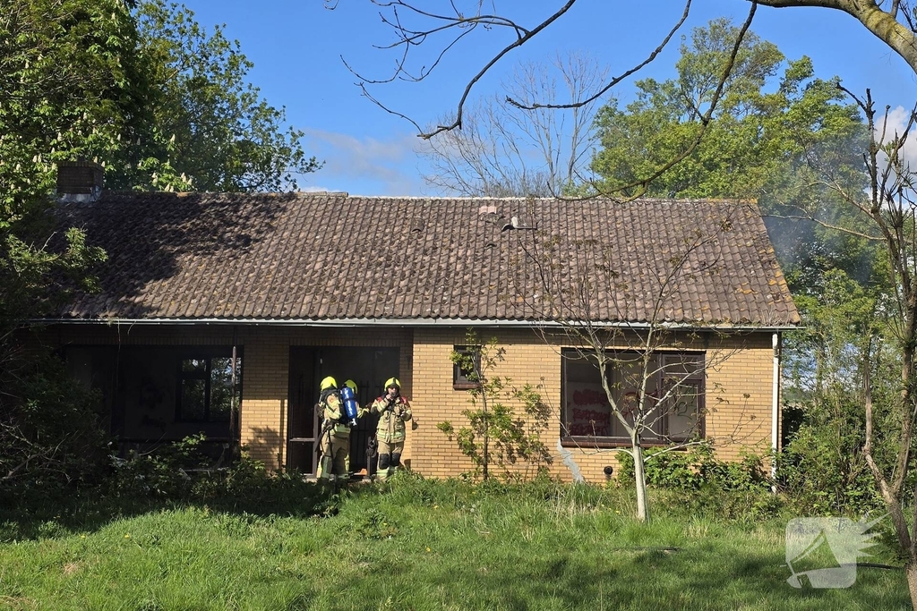 Brand in leegstaande woning snel onder controle